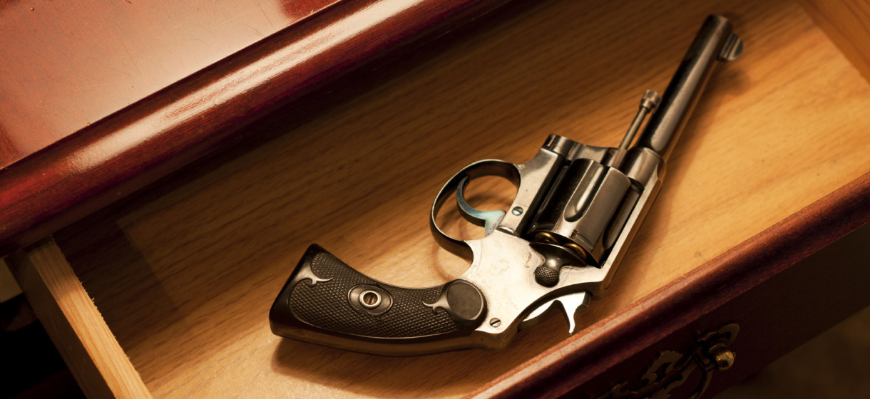 GUN IN A DESK DRAWER E1457236157692 1220×560[1]